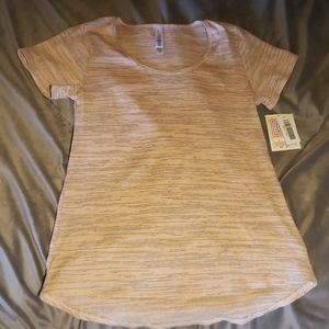 Super soft lightweight shirt. Could work as maternity as well.